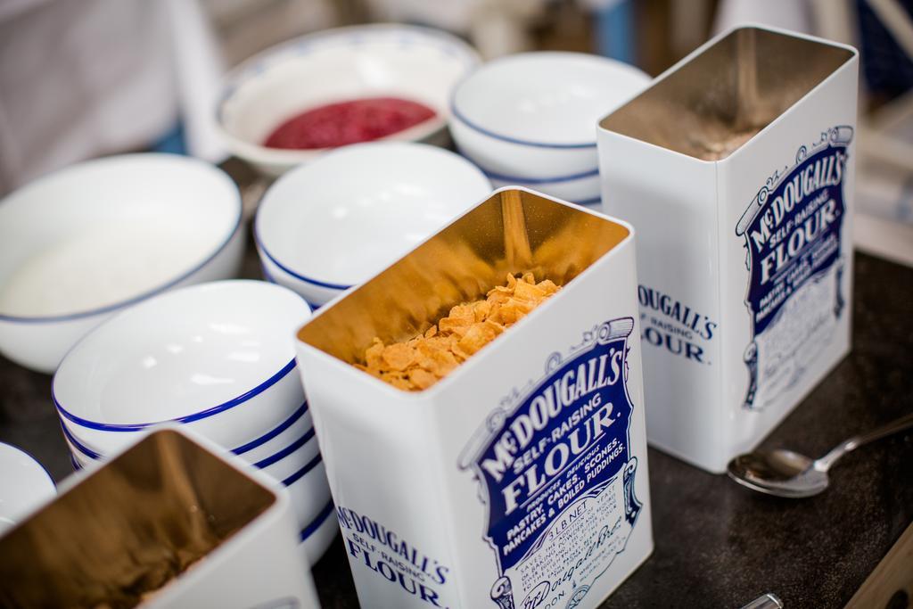 Grays Boutique B&B Бат Екстер'єр фото Flour in a canister