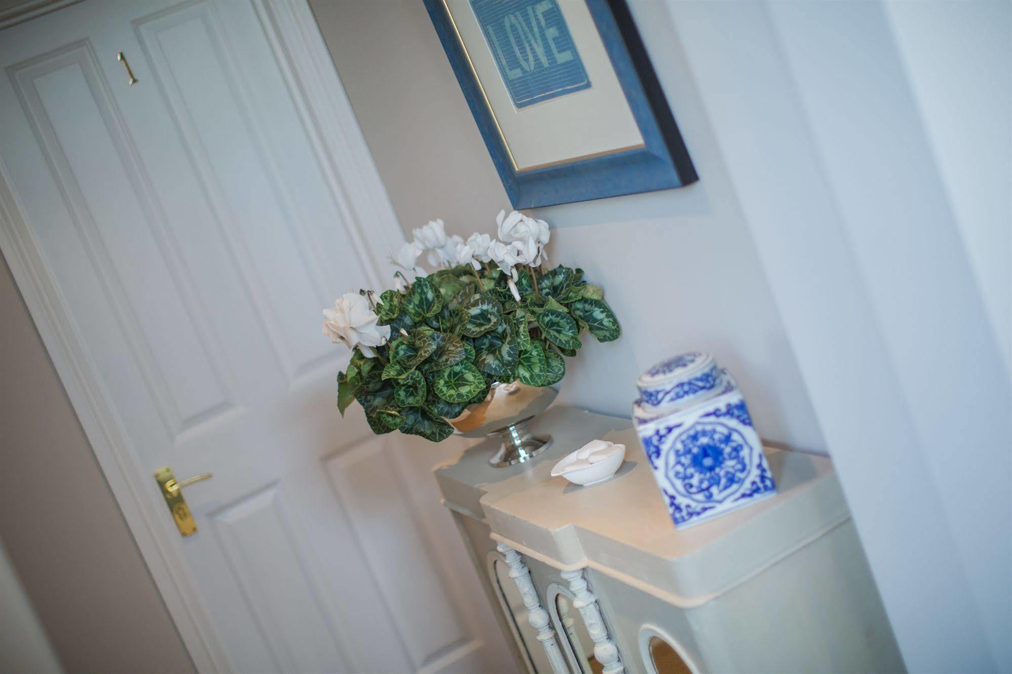 Grays Boutique B&B Бат Екстер'єр фото A typical interior